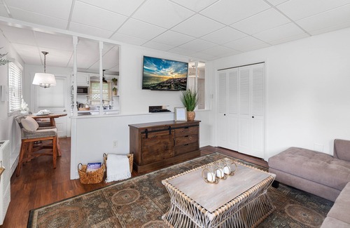 Village Green Apartment | Stylish 1BR Apartment in Cape May