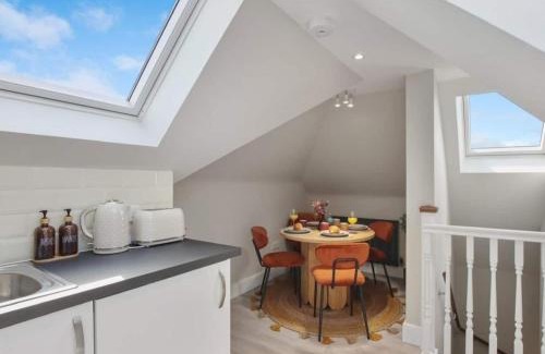 Tokyngton Apartment | Stylish 1BR Apartment Wembley Stadium Sleeps 4