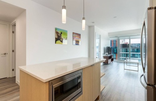Downtown Calgary Condo | Stylish 1BR Apt with City Views, Near 17th Avenue