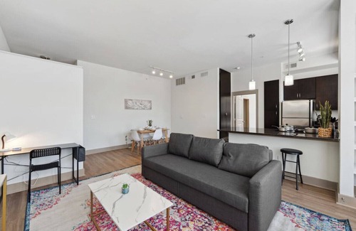 Deep Ellum Apartment | Stylish 1Br in Deep Ellum with Free Parking Near Baylor Med
