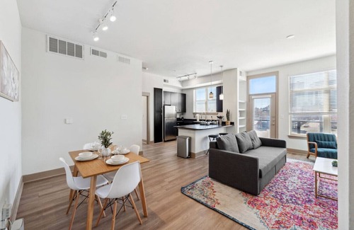 Deep Ellum Apartment | Stylish 1Br in Deep Ellum with Free Parking Near Baylor Med