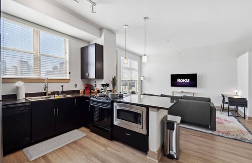 Deep Ellum Apartment | Stylish 1Br in Deep Ellum with Free Parking Near Baylor Med