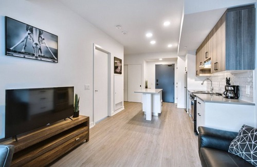 Centretown West Apartment | Stylish 1BR in Little Italy near Dows Lake