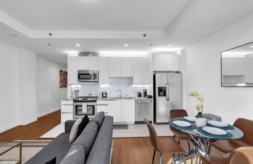 Downtown Tulsa Apartment | Stylish 1BR Near BOKCntr-Gym,Lounge,Balcony,Pet OK