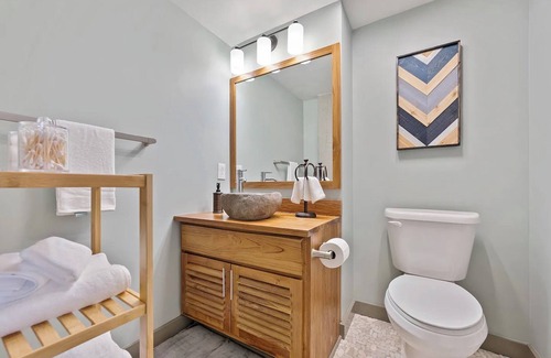 Downtown Cleveland Apartment | Stylish 1BR Retreat in the Heart of Downtown Cleveland