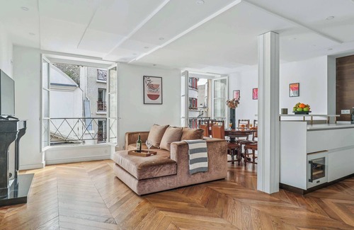 Saint-Thomas-d'Aquin Apartment | Stylish 1BR - Walk to Louvre & Orsay Museum