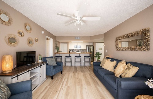 Key West Apartment | Stylish 2/2 pool/gym/tennis/hot tub