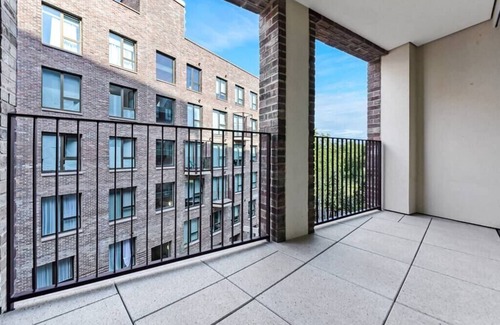 Springfield Apartment | Stylish 2-BD for Trendy Urban Travelers - Sleeps 5