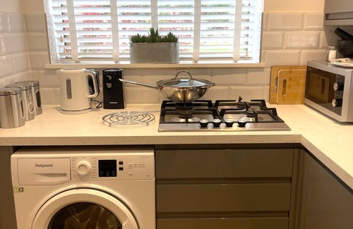 Cambridge Apartment | Stylish 2 bed Apartment - Walk to Addenbrookes