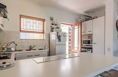 Hermanus Apartment | Stylish 2 bed apartment in Hermanus