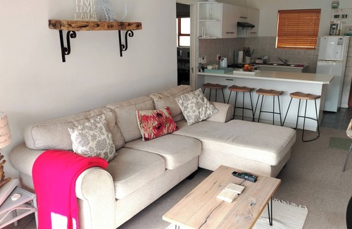 Hermanus Apartment | Stylish 2 bed apartment in Hermanus