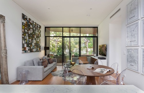 Coogee Apartment | Stylish 2-Bed Apartment with BBQ Patio Near Beach
