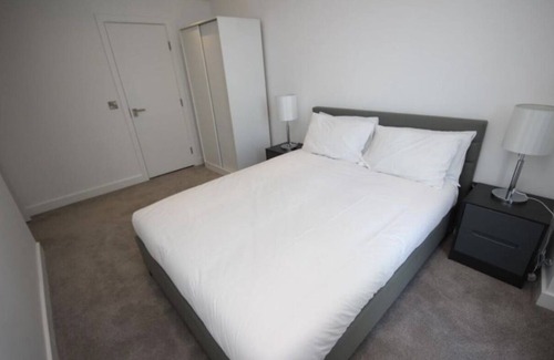 Canary Wharf Apartment | Stylish 2 Bed Apartment With Private Terrace