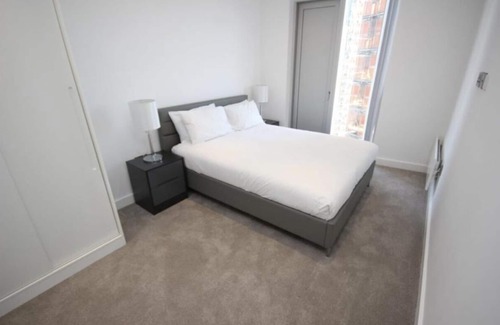 Canary Wharf Apartment | Stylish 2 Bed Apartment With Private Terrace