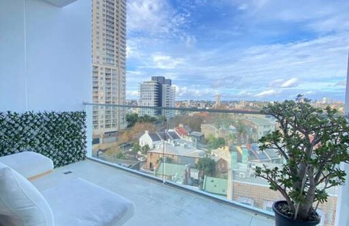 Darlinghurst Apartment | Stylish 2 Bed Apt +24/7 Concierge + Pool + Sauna