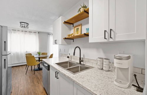 Fort McMurray House | Stylish 2-Bed Apt Fort McMurray Fast WiFi Newly Reno