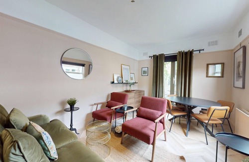 Northfield House | Stylish 2-Bed Cottage w/Courtyard Garden Near South Ealing Tube Station