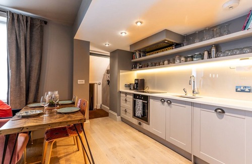 Colville Apartment | Stylish 2-Bed Flat Near Portobello & Notting Hill | Pass the Keys
