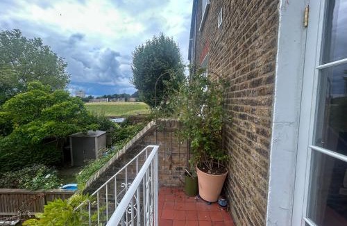 Stroud Green Apartment | Stylish 2-Bed Flat with Balcony & Garden Haringey