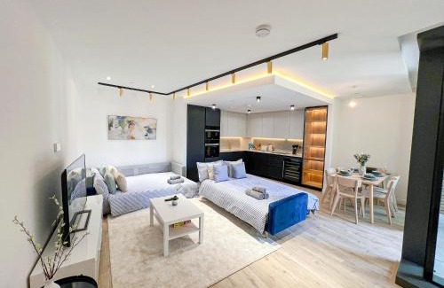 Bunhill Apartment | Stylish 2-Bed Flat with Private Balcony & Lift near Farringdon, Clerkenwell, Shoreditch, Hoxton