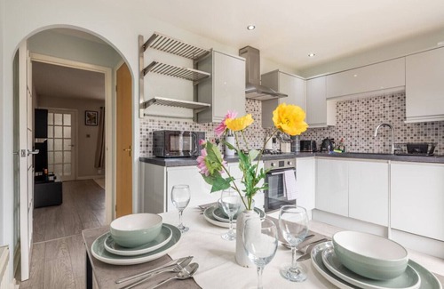 Cambridge Apartment | Stylish 2-Bed Home in Cambridge