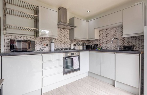 Cambridge Apartment | Stylish 2-Bed Home in Cambridge