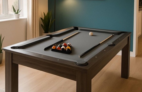 Gillingham House | Stylish 2 Bed House - Sleeps 6, Pool Table, Near Station, Contractor Friendly