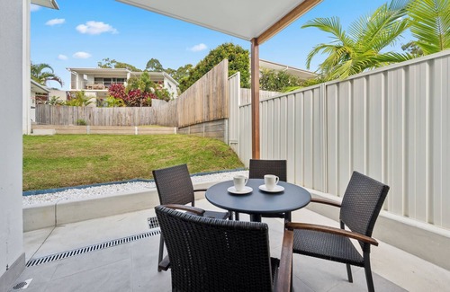 Coffs Harbour Apartment | Stylish, 2-bedroom unit, 400m to Diggers Beach and 600m to The Big Banana.