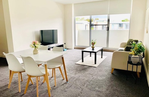 Rockdale Apartment | Stylish 2 Bedroom apartment located near public transport and beach