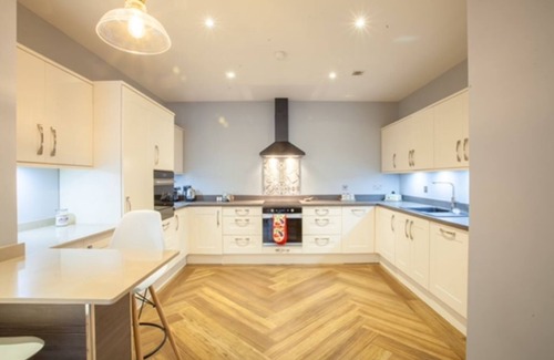 Kelvinbridge Apartment | Stylish 2 Bedroom Apartment in Prestigious Park Circus