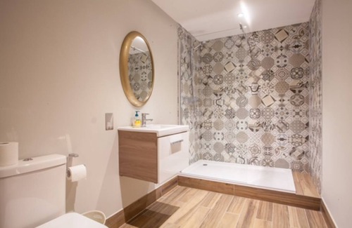 Kelvinbridge Apartment | Stylish 2 Bedroom Apartment in Prestigious Park Circus