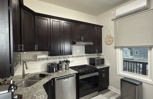 Hermosa Apartment | Stylish 2 Bedroom Aparment with Games and Free Parking