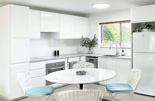 Wembley Apartment | Stylish 2 bedroom apartment in a trendy area close to city and beach