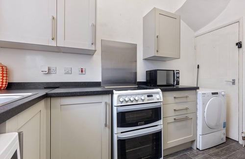 Leeds House | Stylish 2-Bedroom Apartment in Leeds,Perfect for Contractors & Extended Stays