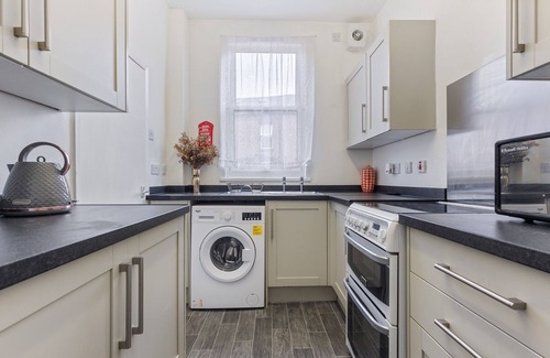 Leeds House | Stylish 2-Bedroom Apartment in Leeds,Perfect for Contractors & Extended Stays