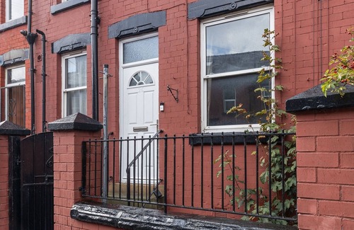 Leeds House | Stylish 2-Bedroom Apartment in Leeds,Perfect for Contractors & Extended Stays