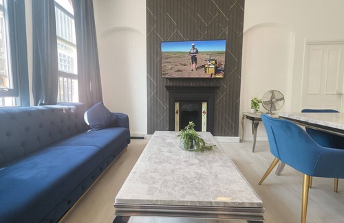 Soho Apartment | Stylish 2-Bedroom Apartment in the Heart of Soho