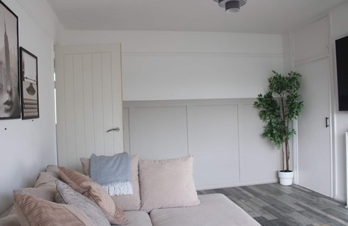 Trinity Apartment | Stylish 2-Bedroom apartment in the centre of Wimbledon!