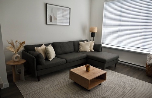 Fleetwood Apartment | Stylish 2-Bedroom Condo Premium Comfort, Central Location sleeps 4