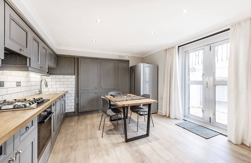 Brompton & Hans Town Apartment | Stylish 2 bedroom flat in Knightsbridge