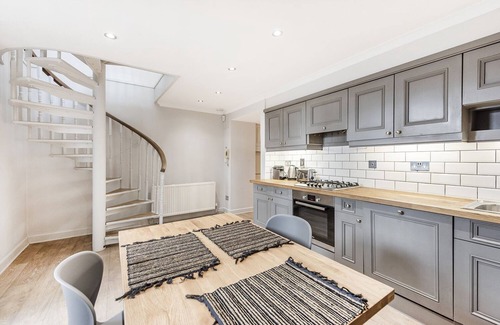 Brompton & Hans Town Apartment | Stylish 2 bedroom flat in Knightsbridge