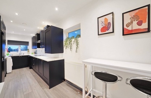 Cavendish Apartment | Stylish 2-Bedroom Flat in Prime London Location
