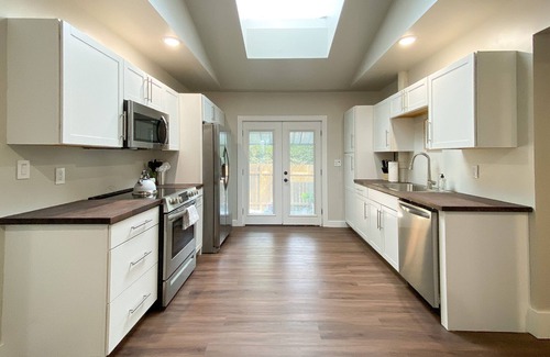 Downtown Vancouver House | Stylish 2-bedroom Home in Downtown Vancouver