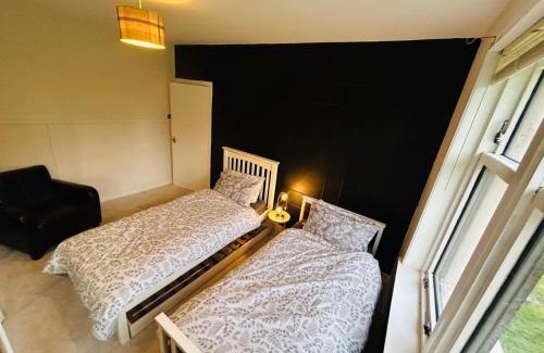 Murthill Apartment | Stylish 2-Bedroom Modern Flat