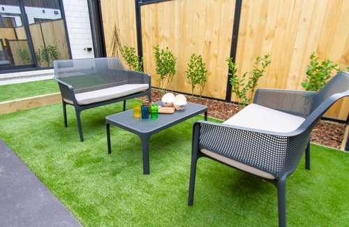 Christchurch City Centre House | Stylish 2-Bedroom Haven Next to Hagley Park