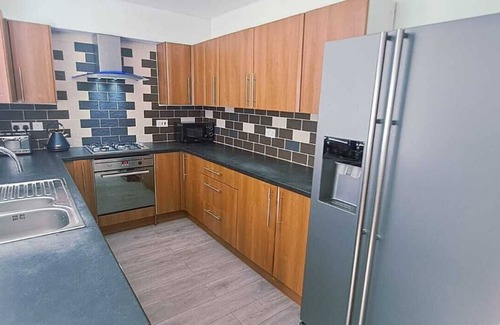 Ecclesfield House | 🏡 Stylish 2-Bedroom retreat near Sheffield Universities & Peak District