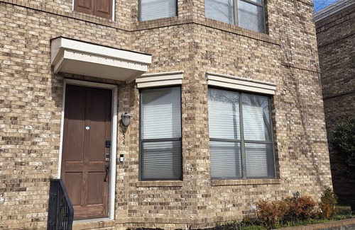 Tupelo House | Stylish 2 bedroom townhouse, ideal for your needs. Elvis Presley's Birthplace!