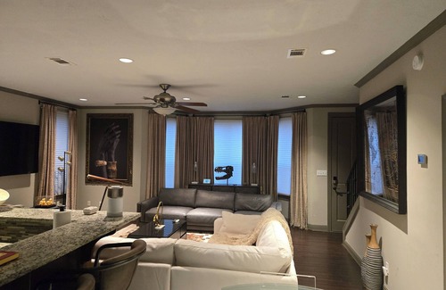 Tupelo House | Stylish 2 bedroom townhouse, ideal for your needs. Elvis Presley's Birthplace!