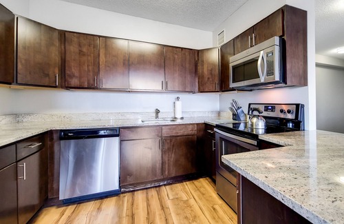 White Plains Apartment | Stylish 2 Bedroom, 40 Minutes by Train to/from NYC