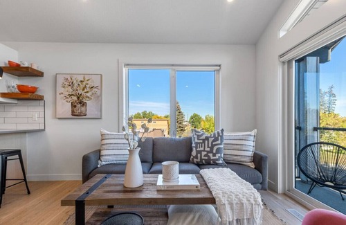 Banff Trail House | Stylish 2 Beds 2 Baths Townhome | Working desk